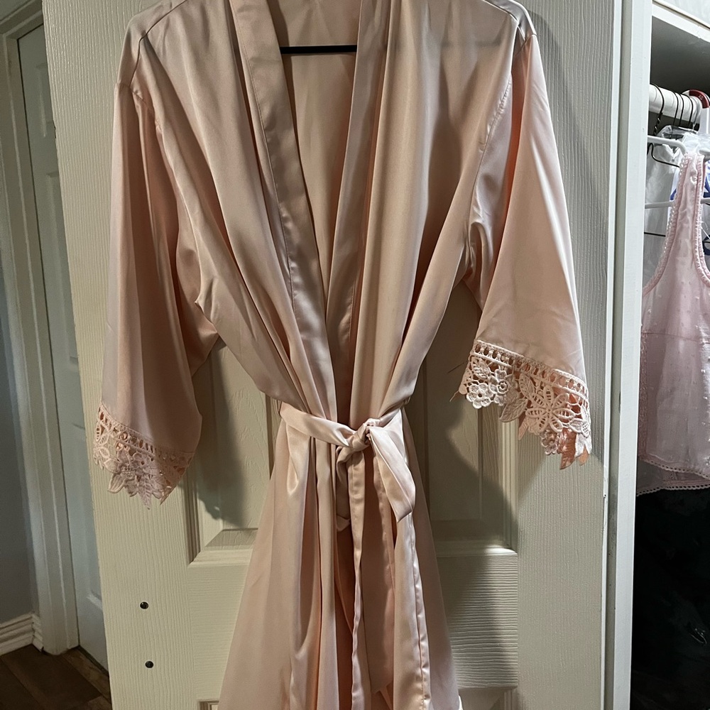 Elegant Pink Lace Trim Robe